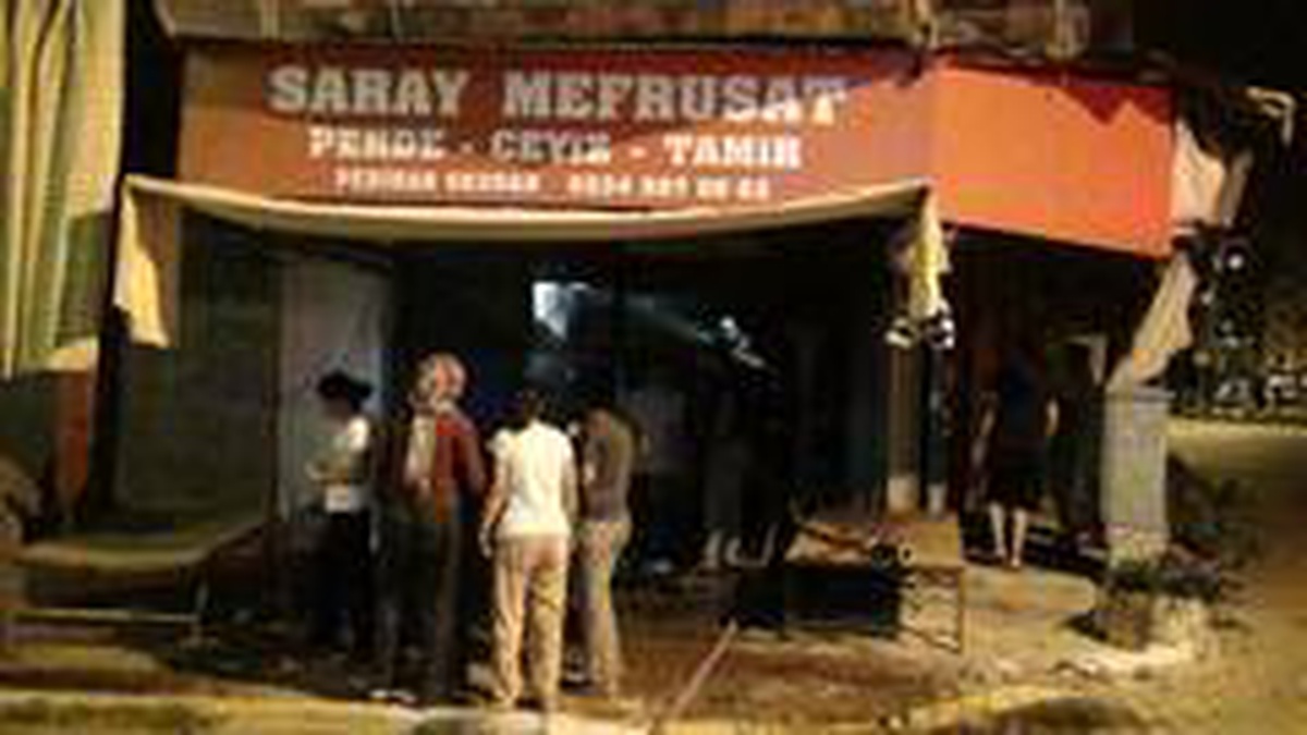 Mefruşat dükkanında çıkan yangında kundaklama şüphesi