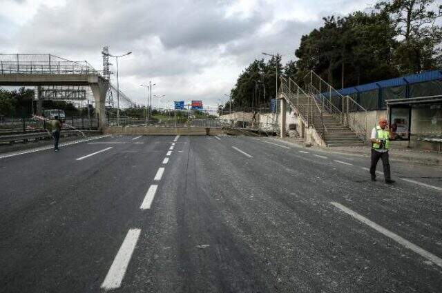 Son Dakika: İstanbul Eyüpsultan'da üst geçit çöktü, yol ulaşıma kapandı Son Dakika: İstanbul Eyüpsultan'da üst geçit çöktü, yol ulaşıma kapandı