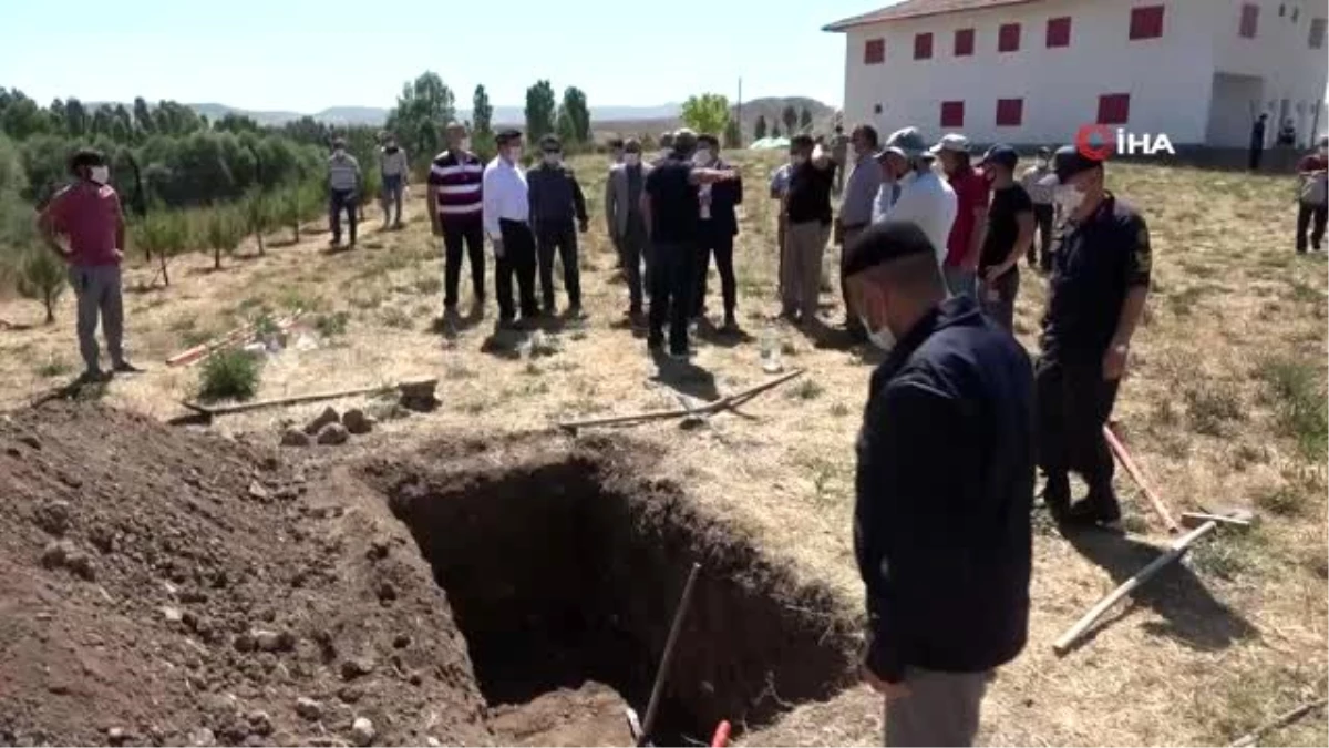 Ünlü arkeolog vasiyeti üzerine kazı başkanlığı yaptığı köye gömüldü