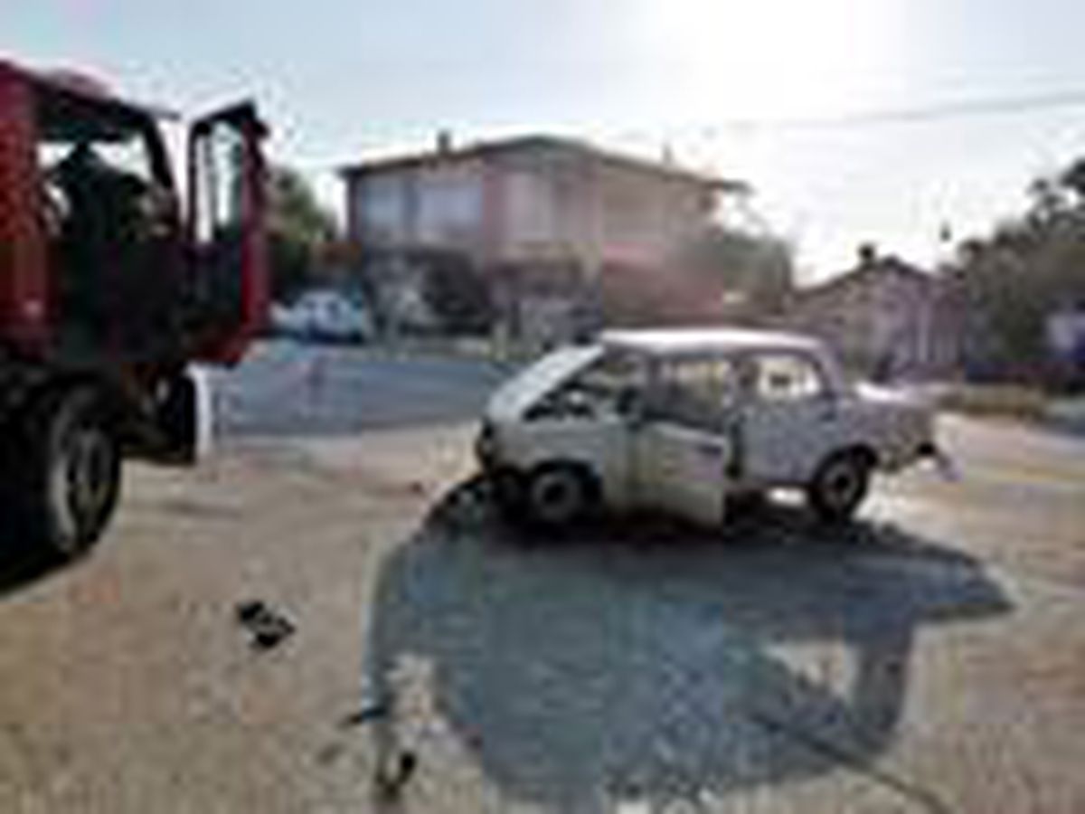 Antalya\'da midibüs ile otomobil çarpıştı: 1 ölü, 1 yaralı