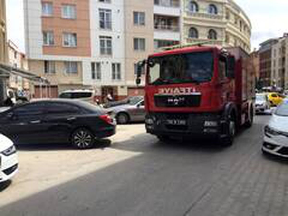Ara sokaklardaki hatalı parklar itfaiye araçlarına engel oluyor