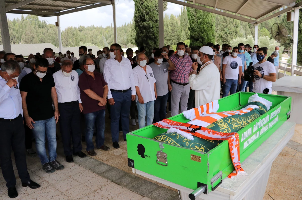 Kansere yenik düşen spiker Emre Gönlüşen son yolculuğuna uğurlandı