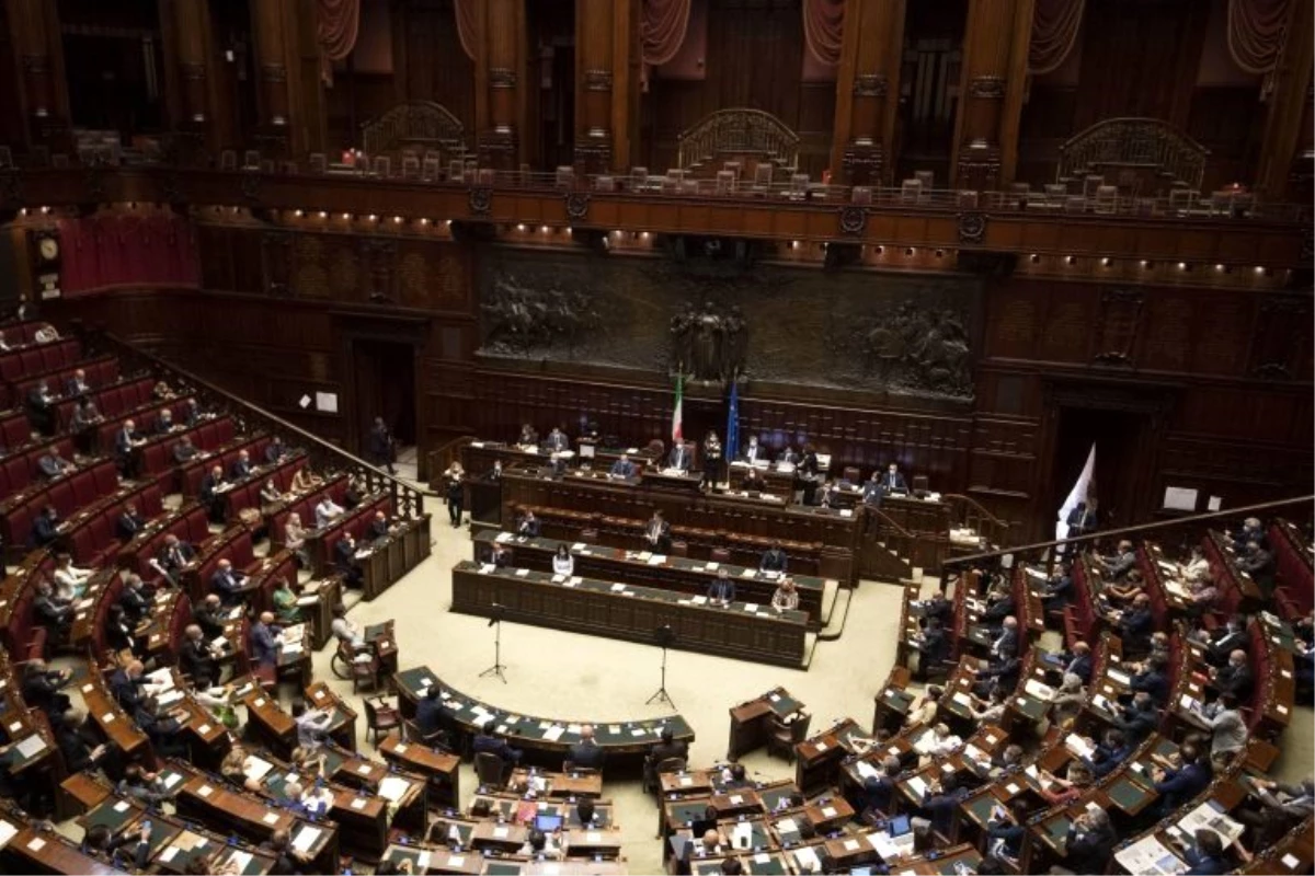 Koronavirüs: İtalya\'da Covid-19 yardımından faydalanan 5 milletvekiline istifa çağrıları