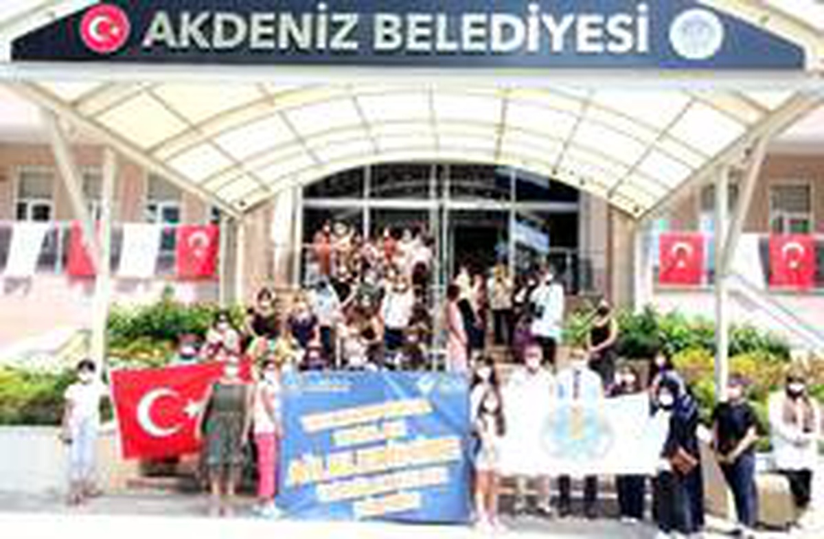 Mersin\'de \'Anne-kız\' projesine katılanlar kampa uğurlandı