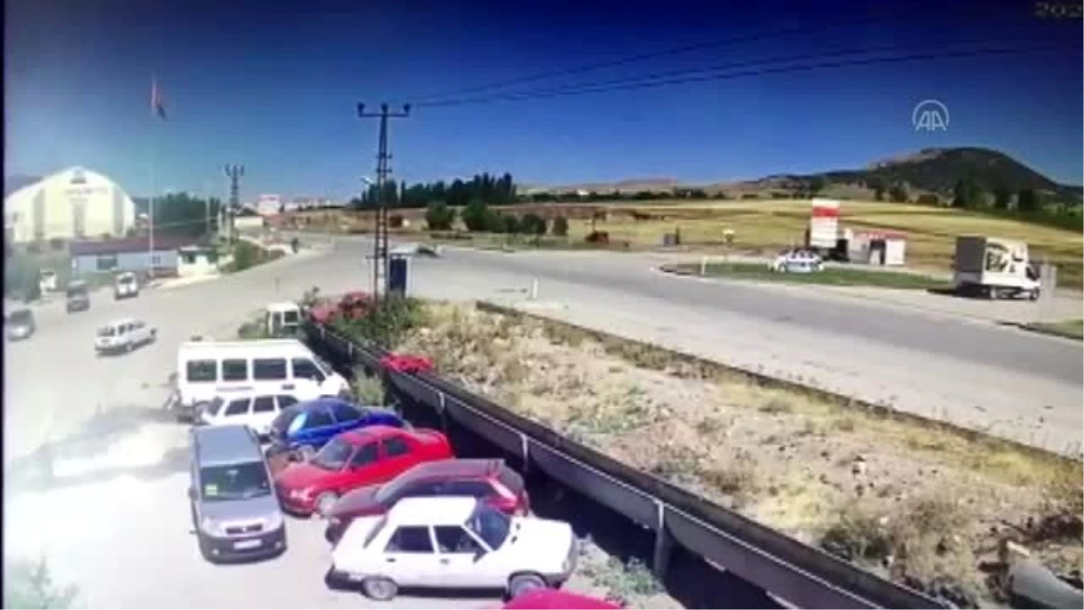 Ölümlü trafik kazası güvenlik kamerasında