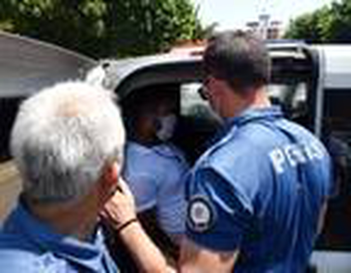 Patronunun 75 bin liralık çekini bozdurup, arkadaşlarıyla kaçtı