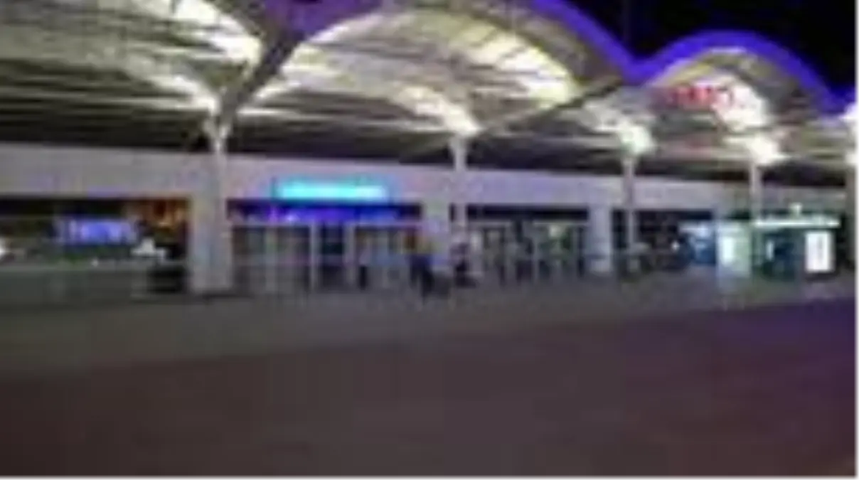 Rusya\'dan Antalya\'ya ilk uçakla 519 yolcu geldi