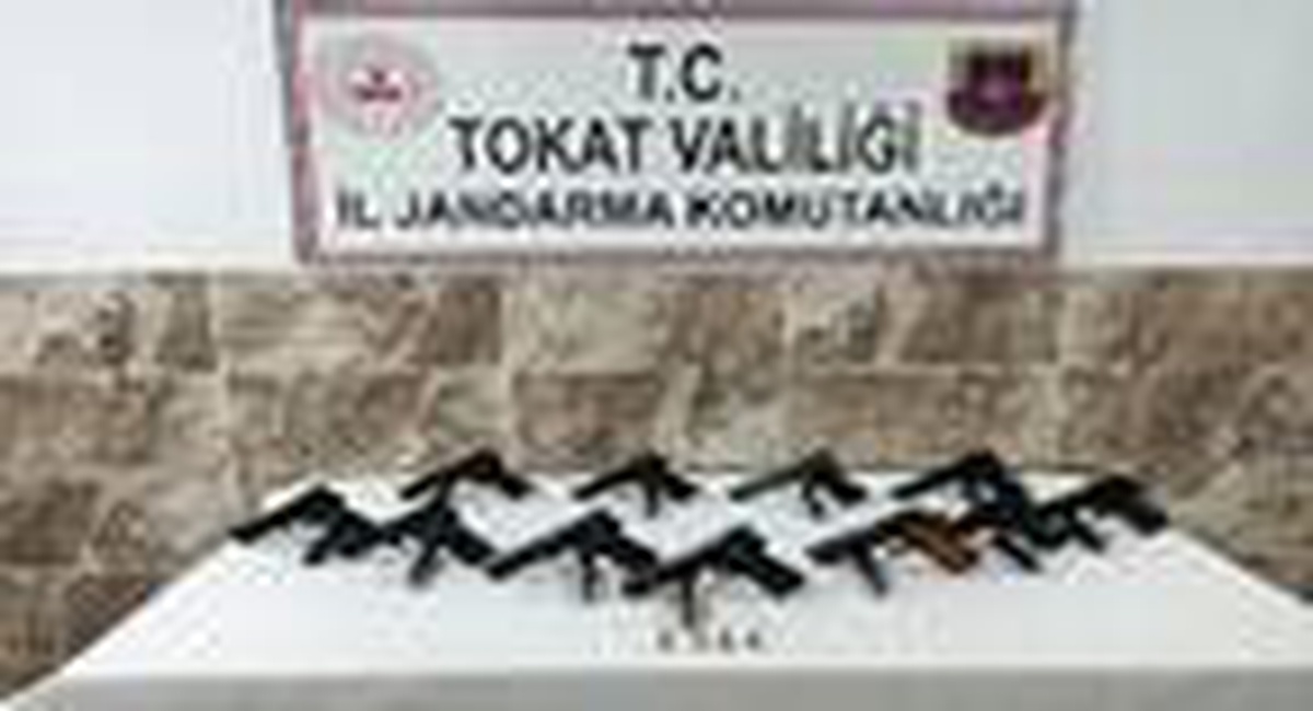 Tokat\'ta otomobilin yakıt tankında 11 tabanca ele geçirildi