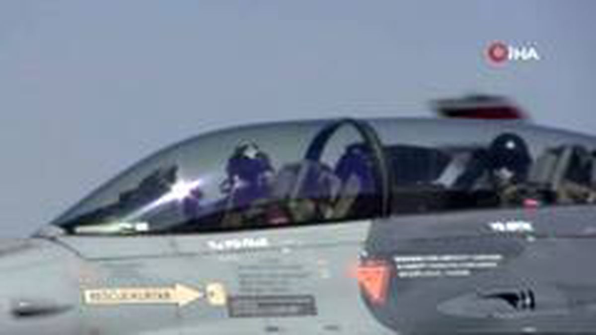 Türk F-16\'ları Azerbaycan\'a ait savaş uçakları ile Azerbaycan semalarında