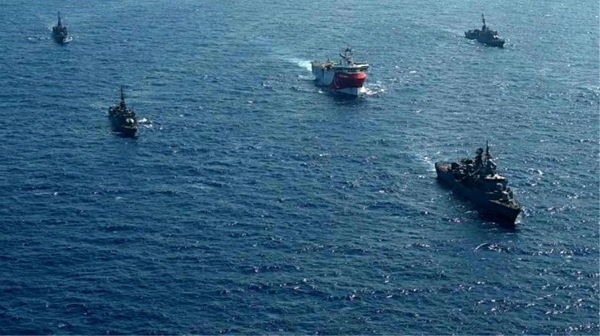 Türkiye-Yunanistan gerginliğinde Akdeniz\'de sular ısınıyor! Türk savaş gemileri sahaya indi