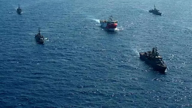 Türkiye-Yunanistan gerginliğinde Akdeniz'de sular ısınıyor! Türk savaş gemileri sahaya indi