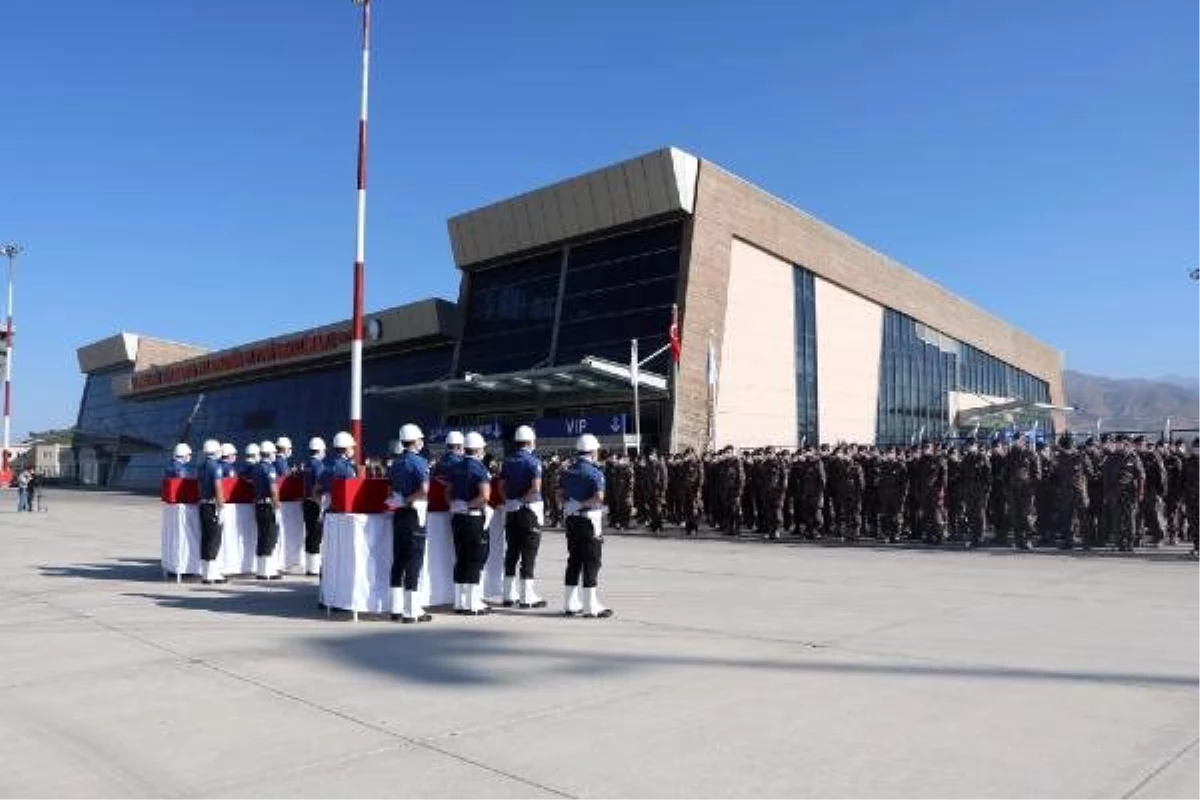 Yüksekova\'da zırhlı polis aracı kaza yaptı: 2 şehit, 1 yaralı(2)