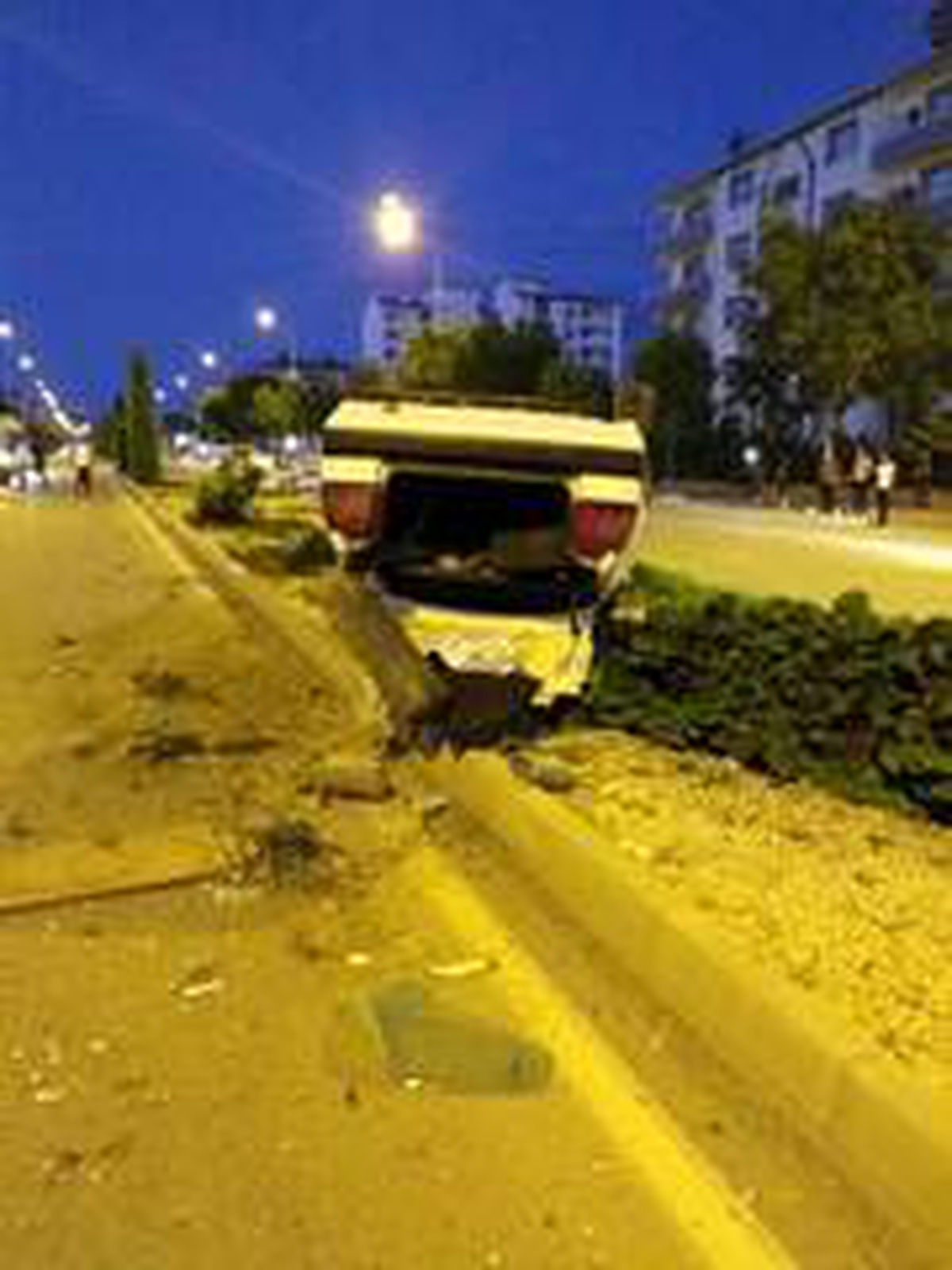 Elazığ\'da otomobil takla attı: 2 yaralı