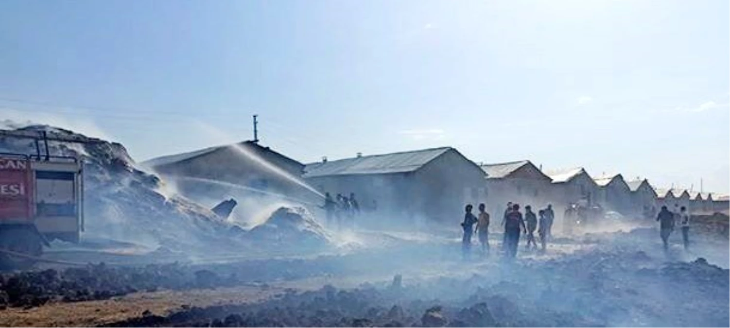 Son dakika... Elazığ\'da samanlık yangını