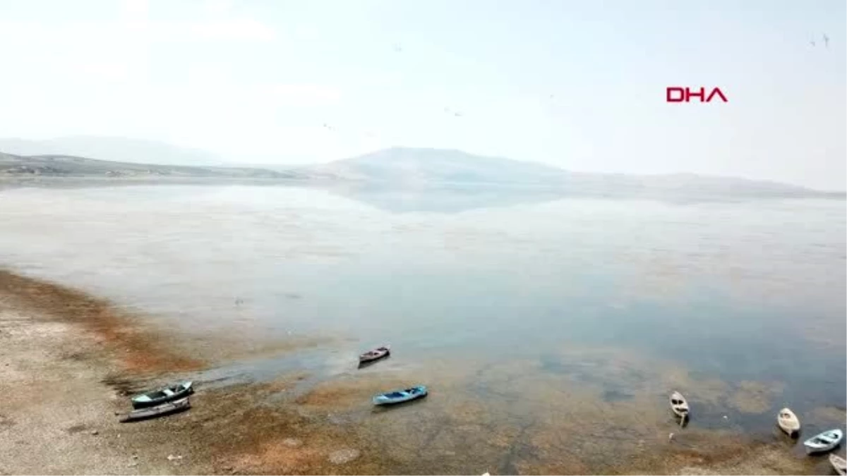 Son dakika haberi... MANİSA Marmara Gölü\'nde su seviyesi sıfırlandı, balıkçılık durdu