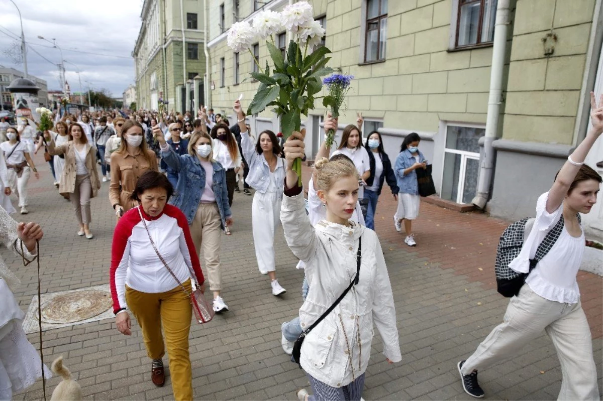 Belarus\'ta devam eden protestolarda kadınlar sokaklara indi
