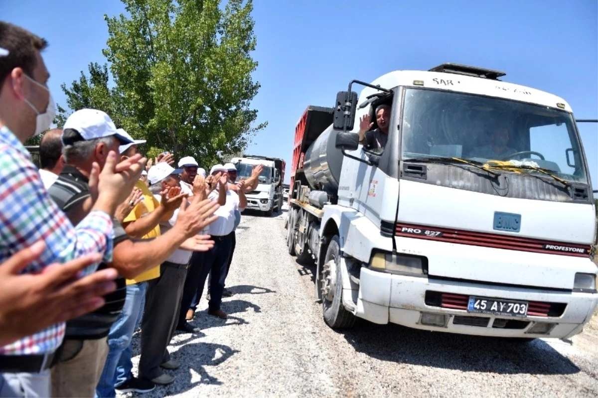 Belediye başkanını alkışlarla karşıladılar