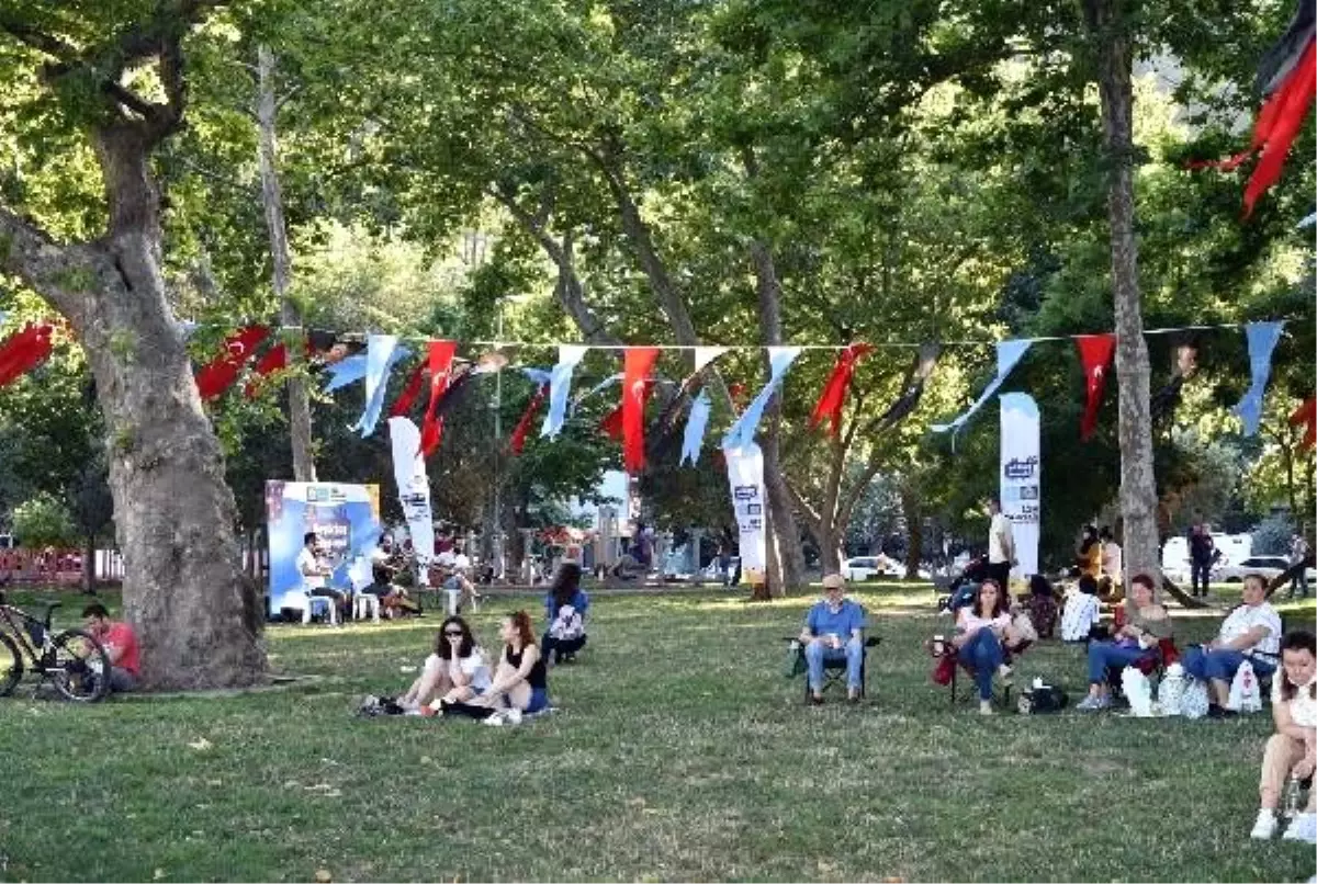 Beşiktaş\'ın parklarında sahne sanatları zamanı