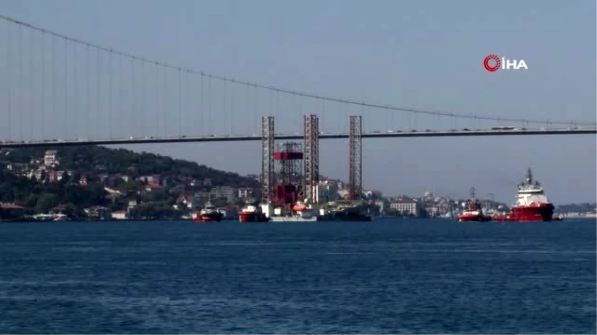 Dev petrol platformu İstanbul Boğazı\'ndan geçiyor