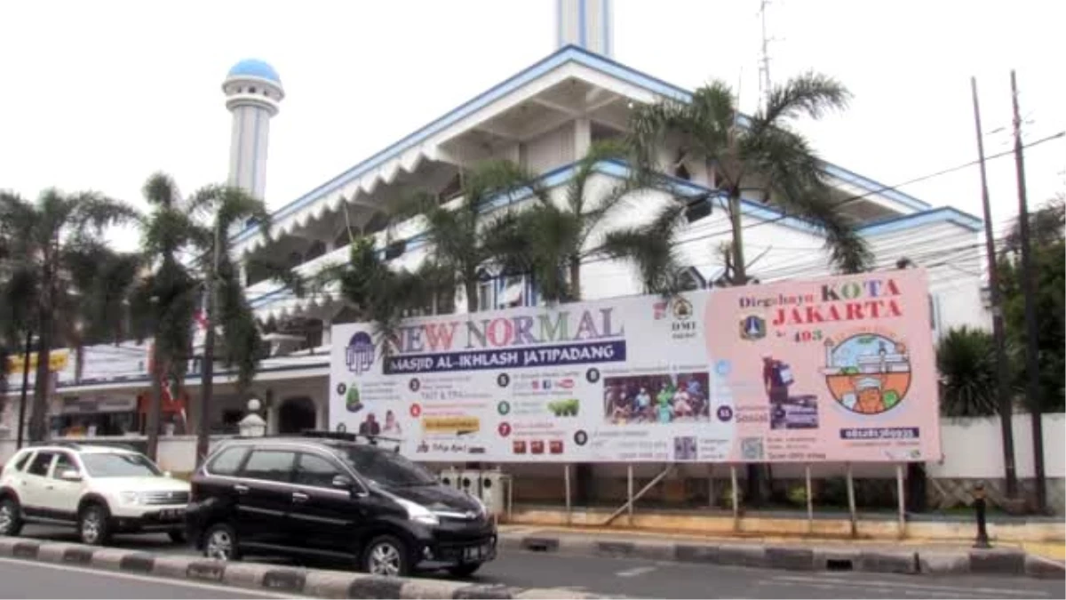 Endonezya\'da bir cami öğrencilere ücretsiz internet erişimi sağlıyor