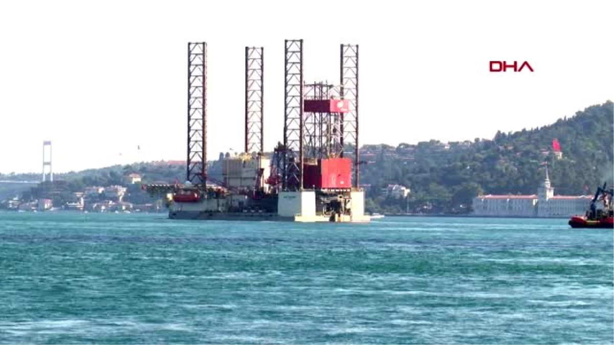 İSTANBUL-DEV PETROL PLATFORMU İSTANBUL BOĞAZI\'NDAN GEÇİYOR-1