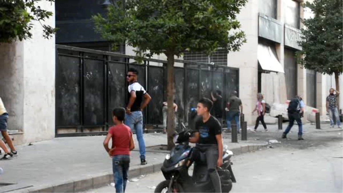 Lübnan\'daki gösterilerde 42 kişi yaralandı