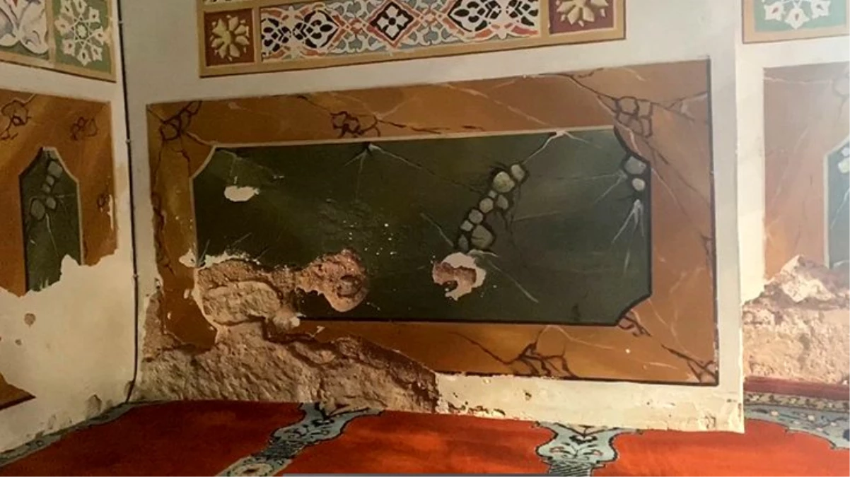 Mimar Sinan\'ın 465 yıllık eserinin duvarları rutubet nedeniyle dökülüyor