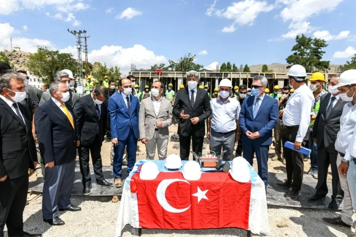 Son dakika haberi! Muradiye\'de polis lojmanlarının temeli törenle atıldı