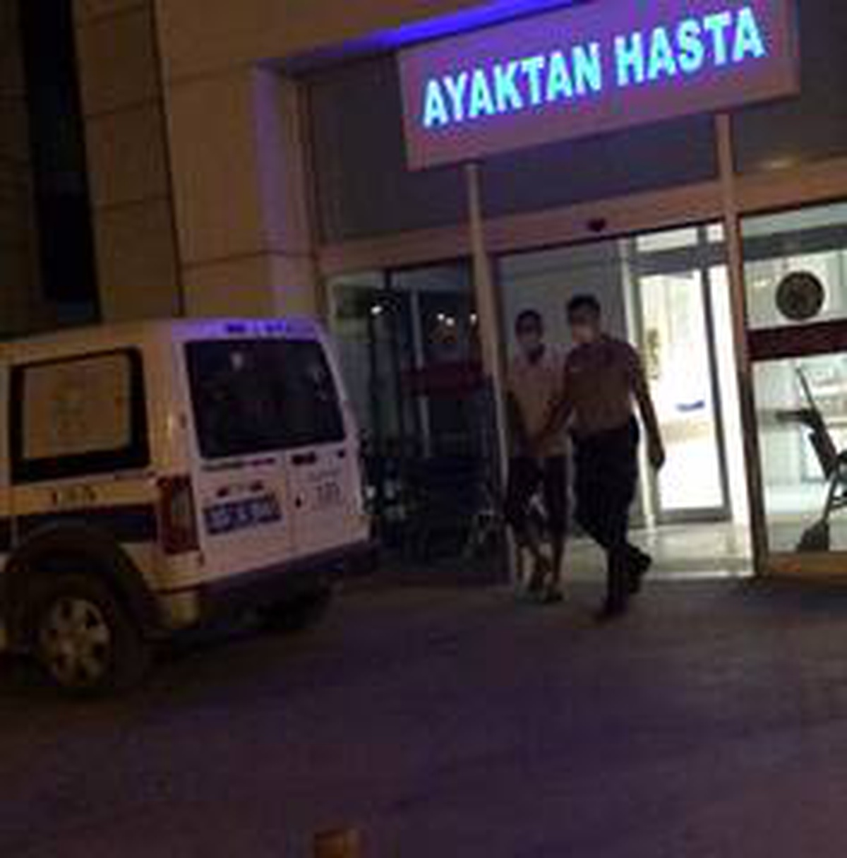 Yaralama suçundan aranan zanlıyı bekçiler yakaladı