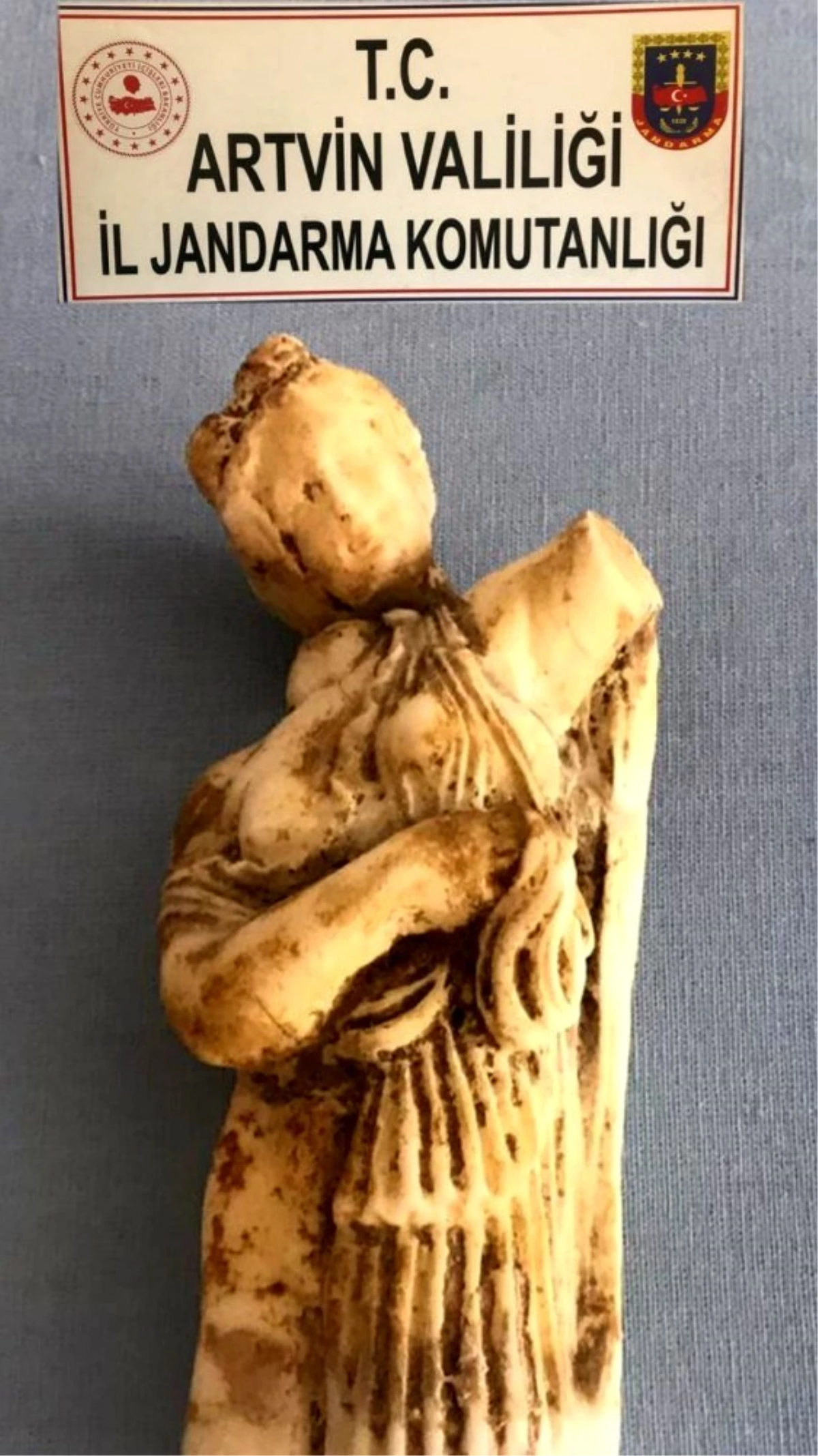 Son dakika haber... Artvin\'de Roma dönemine ait kadın heykeli ele geçirildi