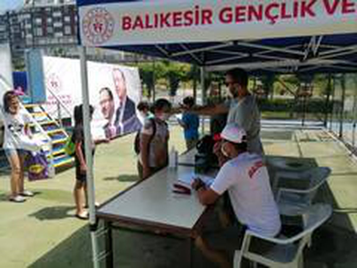 Balıkesir\'de gençler spor faaliyetlerini sürdürüyor