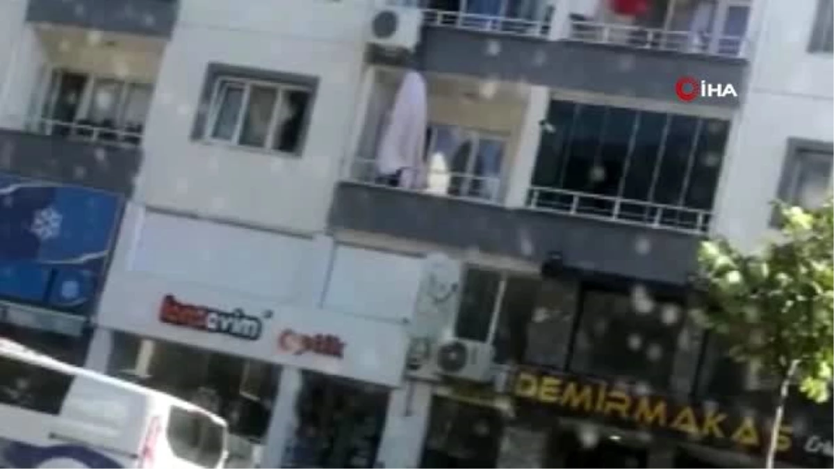 Bursa\'da balkonuna kendisini asan şahsın görüntüsü görenleri şoke etti