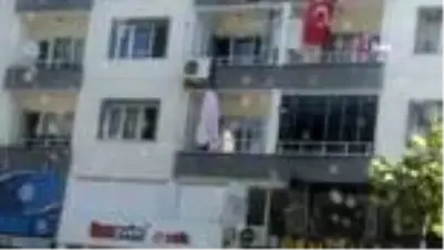 bursa da balkonuna kendisini asan sahsin goruntusu gorenleri soke etti son dakika