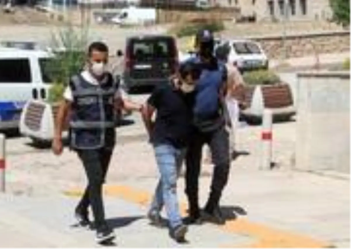 Elazığ\'da cep telefonu hırsızı tutuklandı