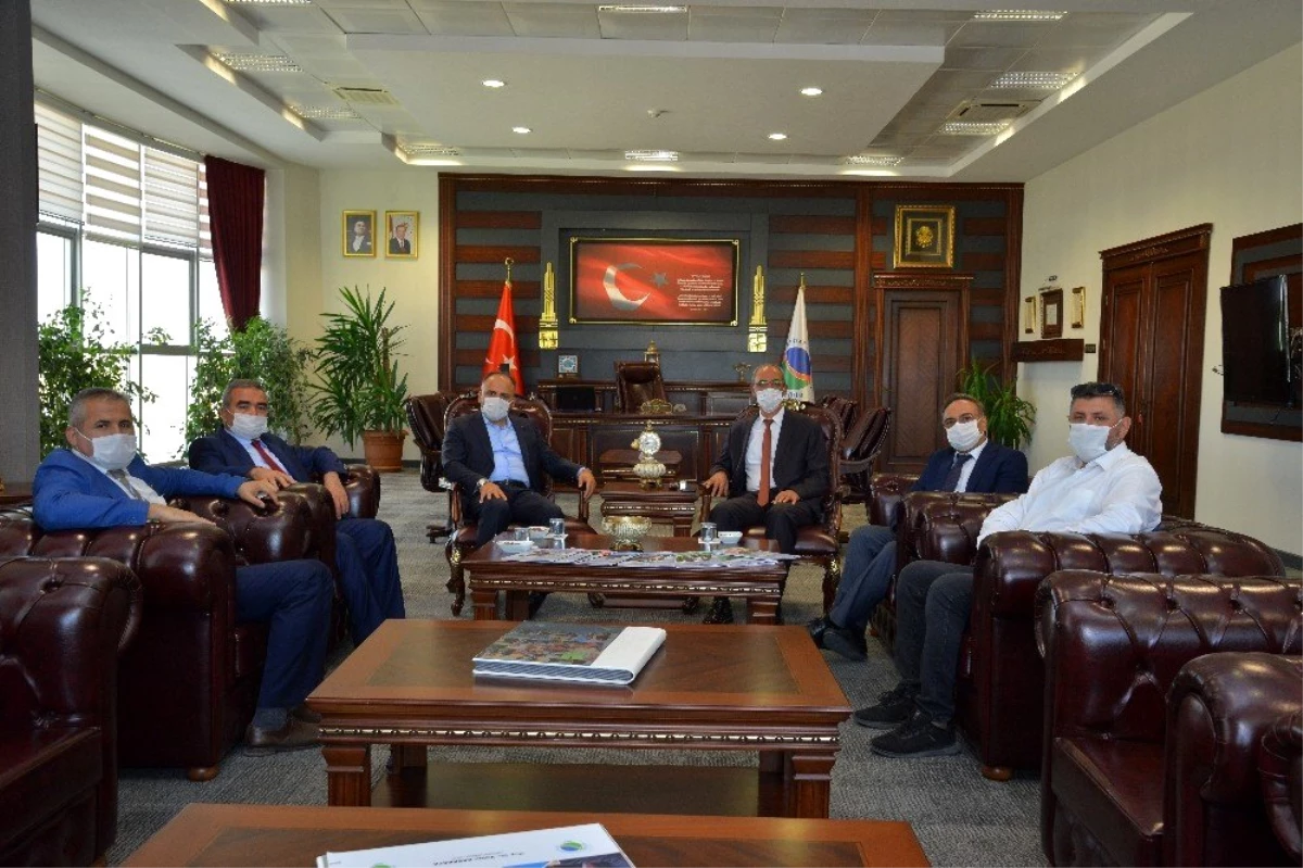 Türkiye Şeker Fabrikaları Genel Müdür Alkan, Rektör Karakaya\'yı ziyaret etti