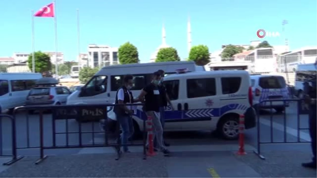 Alibeyköy\'de trafikte tartıştığı kadına saldıran şüpheli Emre E., çıkarıldığı nöbetçi hakimlikçe...