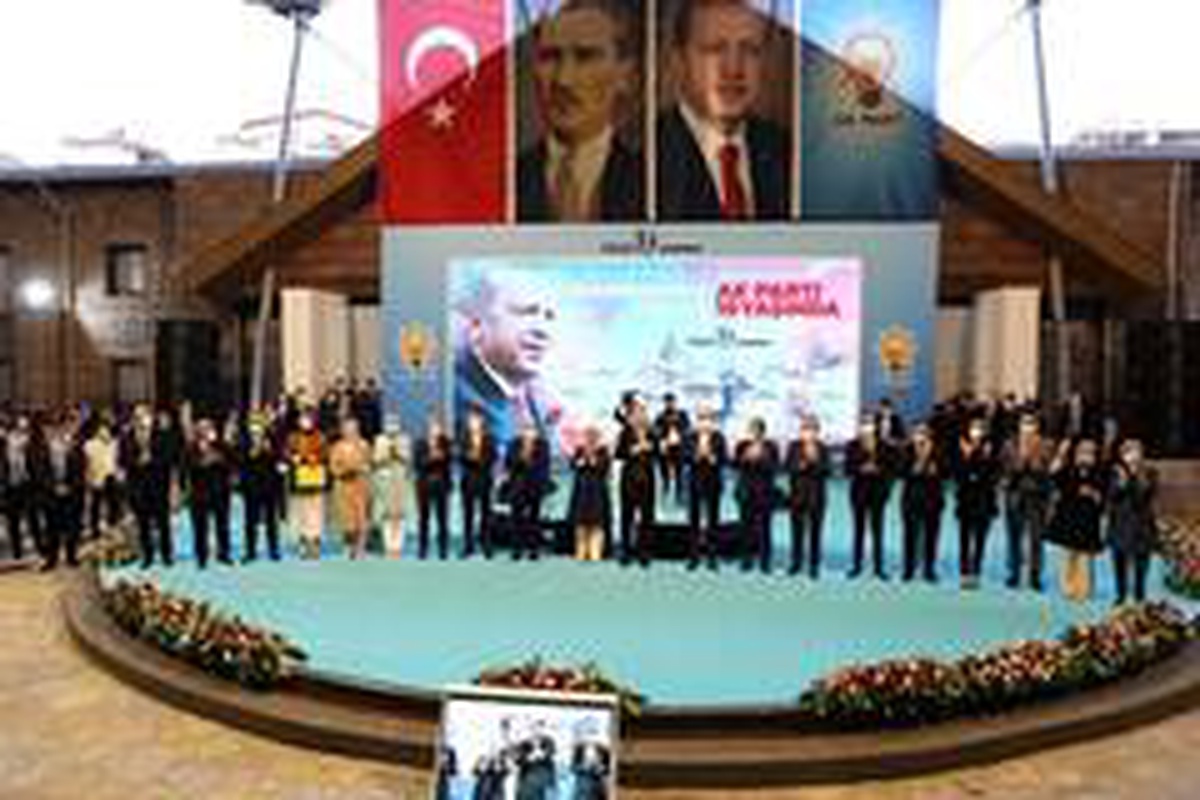 Başkan Büyükkılıç, AK Parti\'nin 19\'uncu kuruluş yıl dönümü programına katıldı