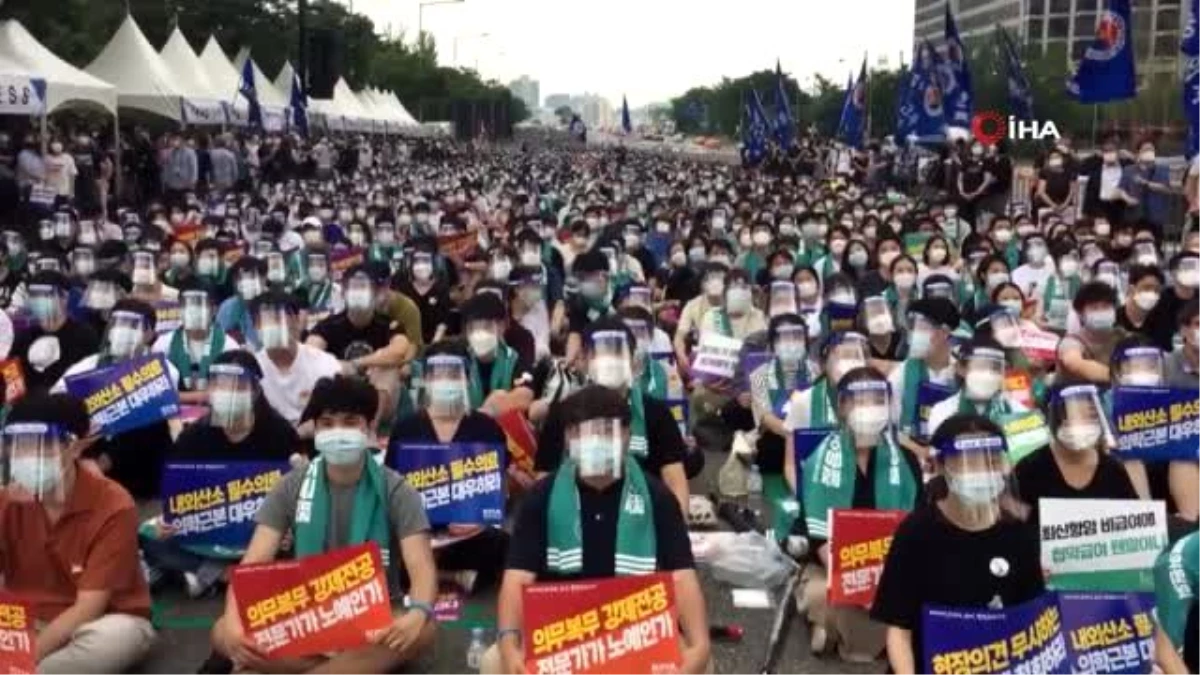 Güney Kore\'de doktorlar sağlık reformuna karşı greve çıktı