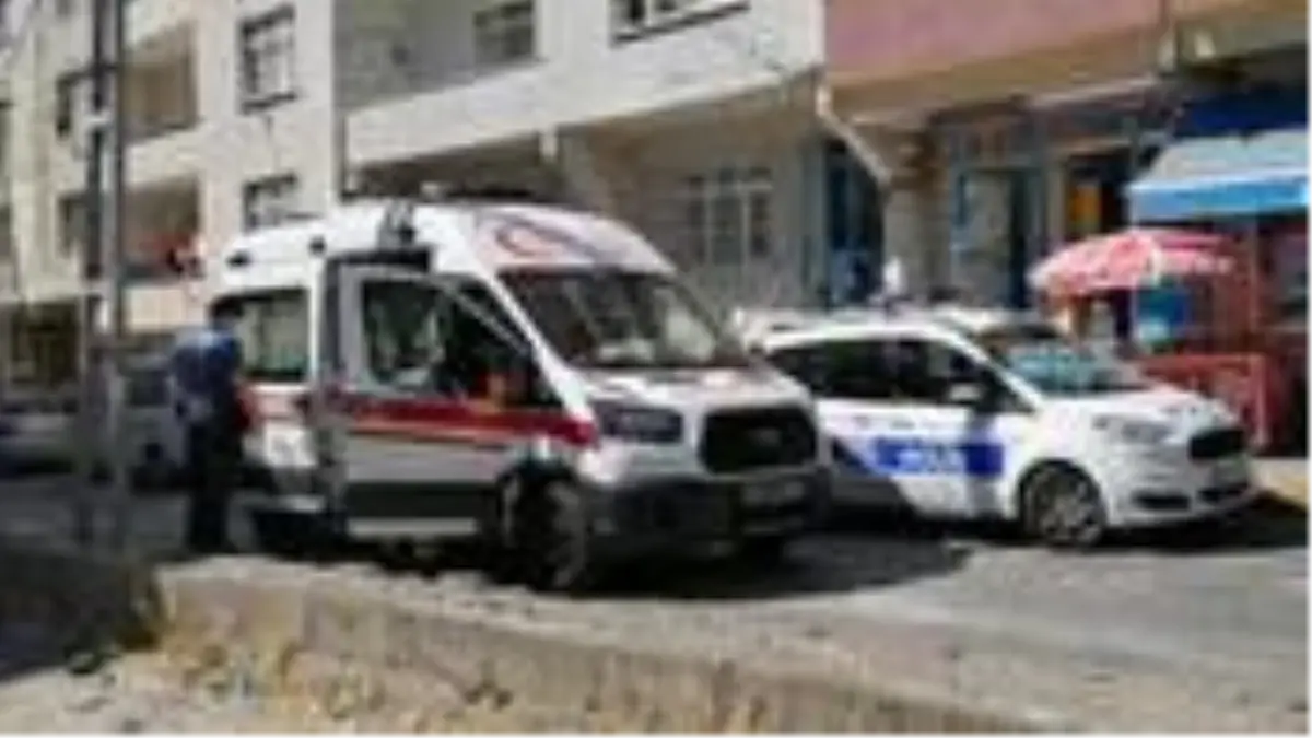 İntihar eden annesini görünce sinir krizi geçirip bileklerini kesti