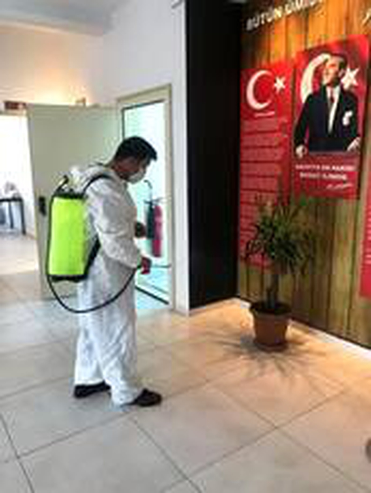 Özel okulda her gün dezenfekte yapılıyor