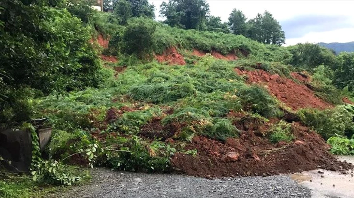 Trabzon\'da şiddetli yağış sonucu meydana gelen heyelanda 1 kişi hayatını kaybetti