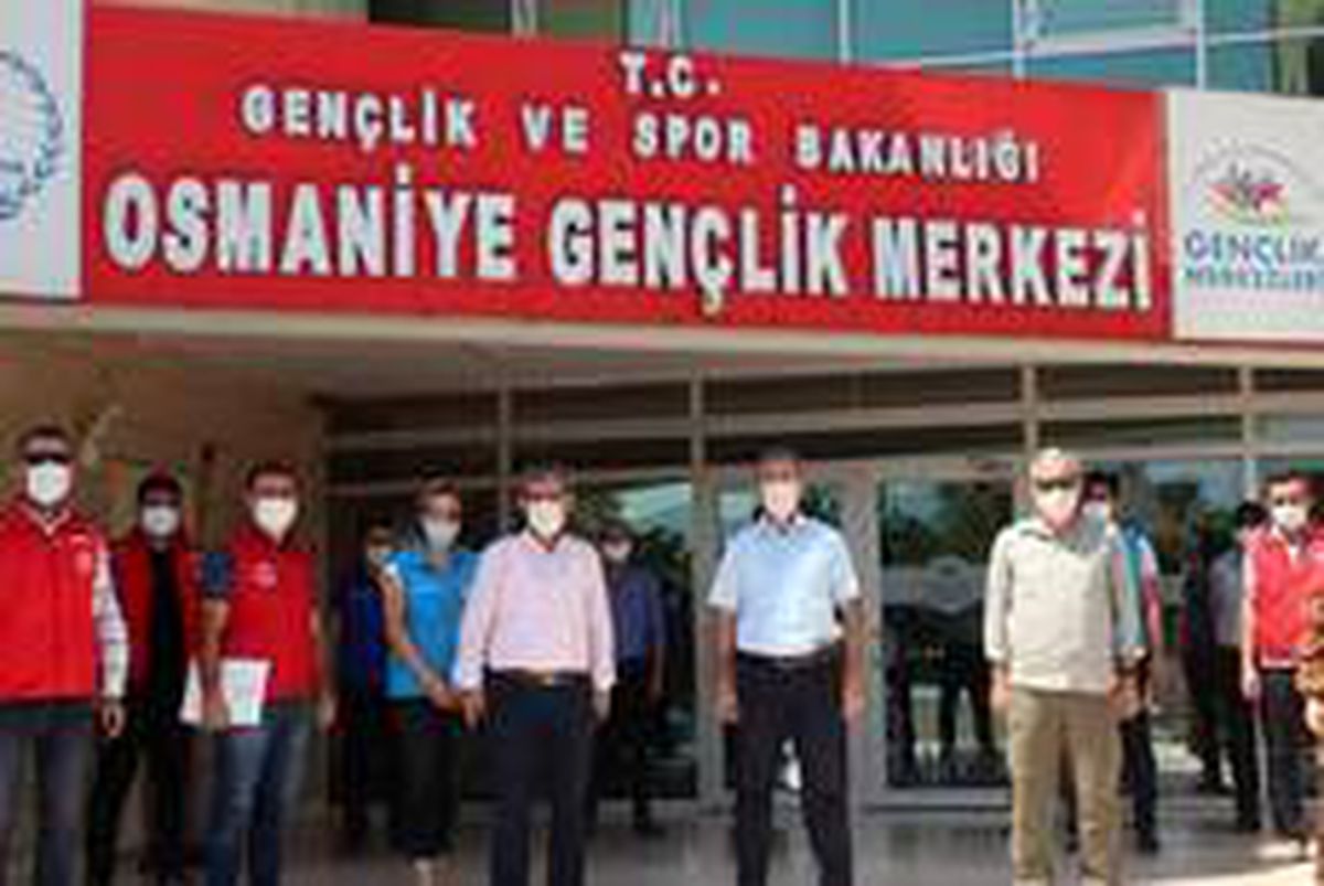 Ulusan, Osmaniye\'deki gençlik merkezlerinde incelemelerde bulundu