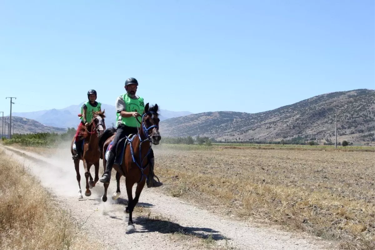 Atlı Dayanıklılık Türkiye Şampiyonası Isparta\'nın ev sahipliğinde gerçekleştiriliyor