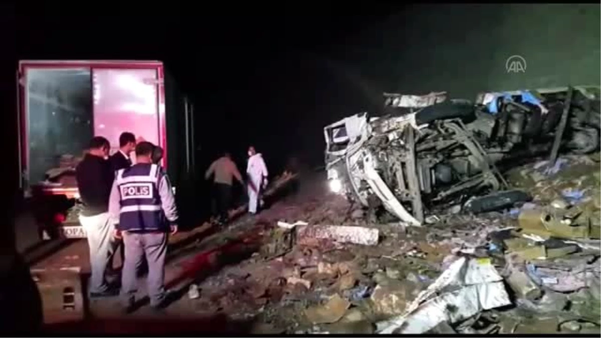 Son dakika haberi... Erzurum\'da dinamit yüklü kamyon devrildi: 2 ölü