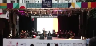 İstanbul Devlet Modern Folk Müzik Topluluğu, Talimhane Sahne'de konser verdi