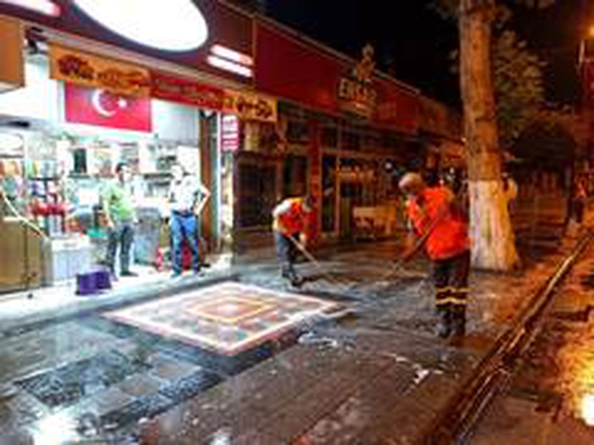 Malatya caddelerinde Covid-19 temizliği