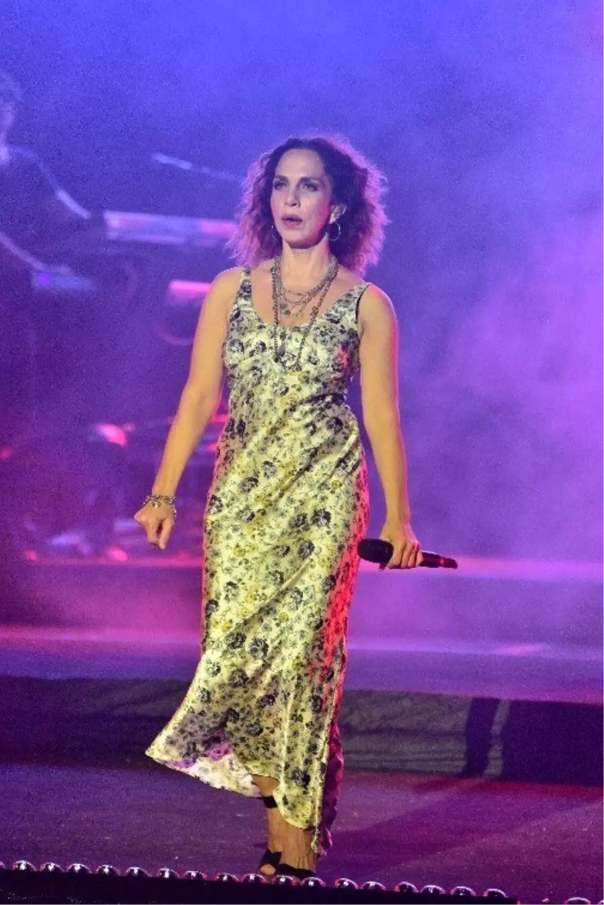 Sertab Erener Bodrum\'u salladı