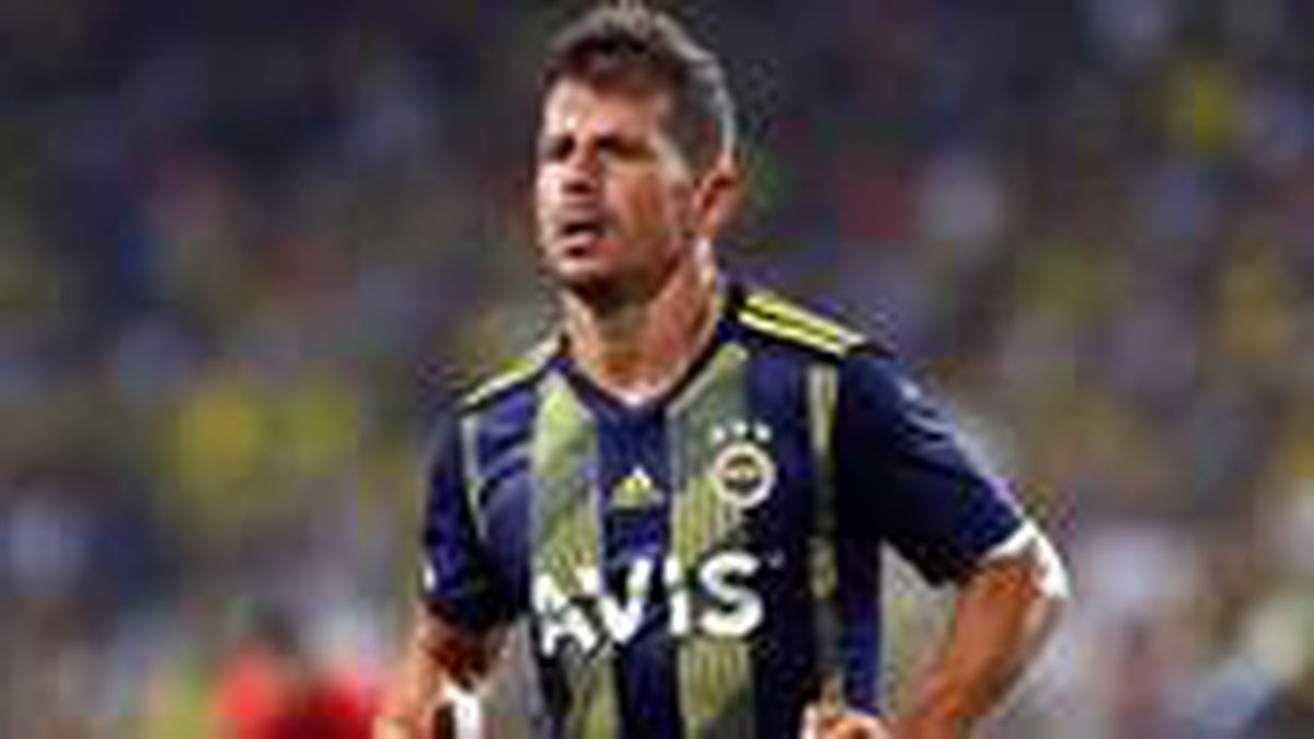 Son Dakika: Fenerbahçeli Emre Belözoğlu futbola resmen veda etti