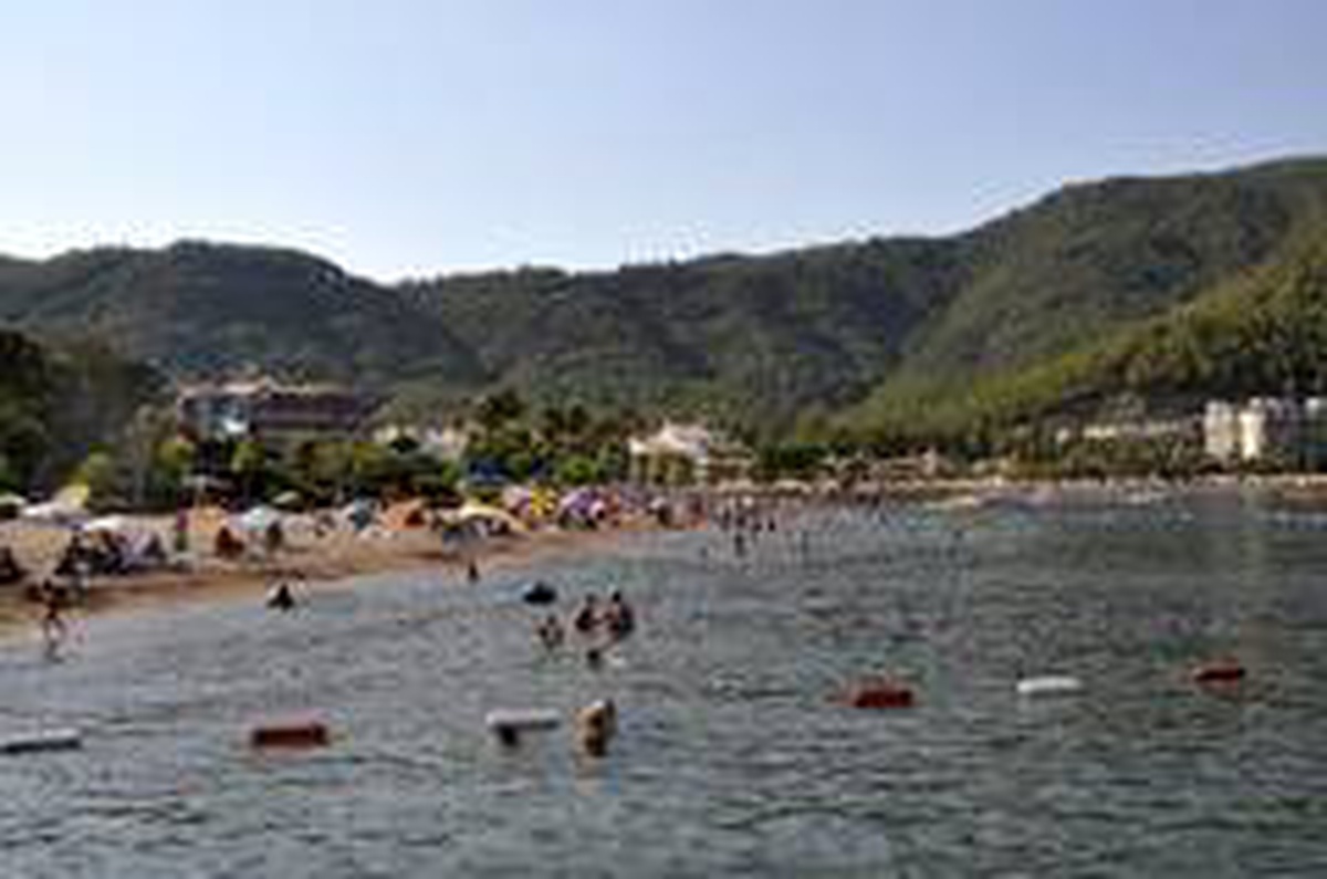 Yabancı turistler gelmeye başladı, Marmaris plajları doldu