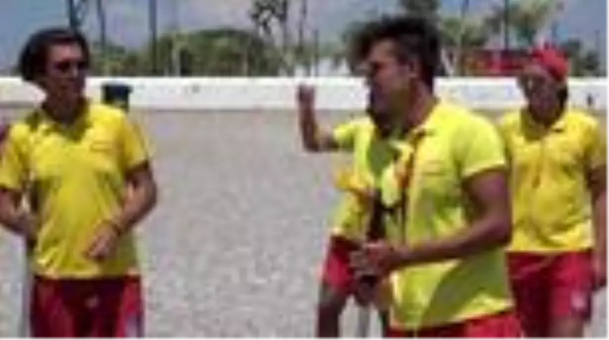 Antalya sahillerinde \'cankurtaran\' mesai